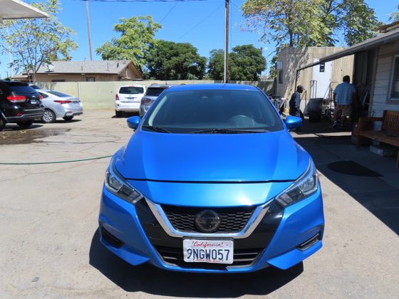 2021 Nissan Versa SV foto 2