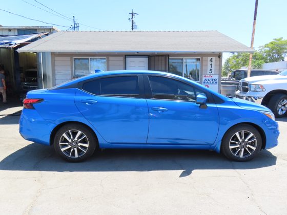 2021 Nissan Versa SV foto 4