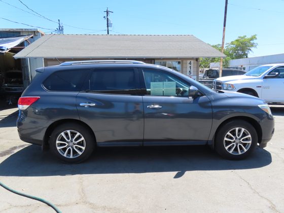 2014 Nissan Pathfinder SV foto 3