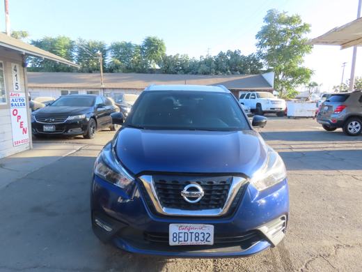 2018 Nissan Kicks SR foto 2