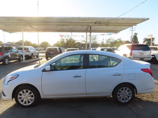 2019 Nissan Versa SV foto 3