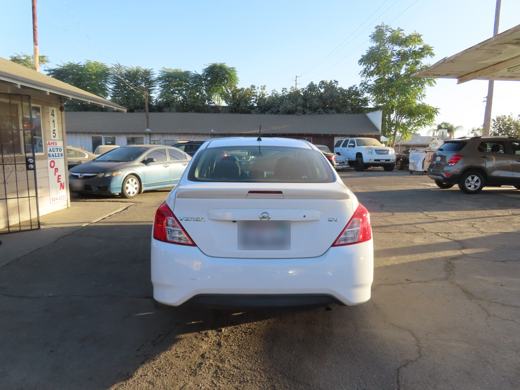 2019 Nissan Versa SV foto 4