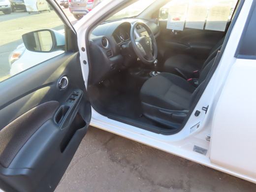 2019 Nissan Versa SV foto 5