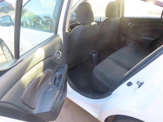 2019 Nissan Versa SV foto 6