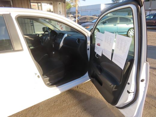 2019 Nissan Versa SV foto 7