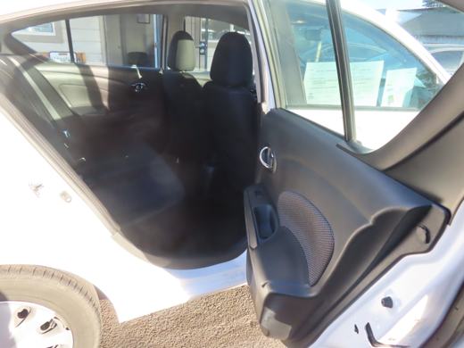2019 Nissan Versa SV foto 8