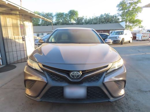 2018 Toyota Camry SE foto 2
