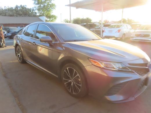 2018 Toyota Camry SE foto 3