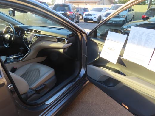 2018 Toyota Camry SE foto 8