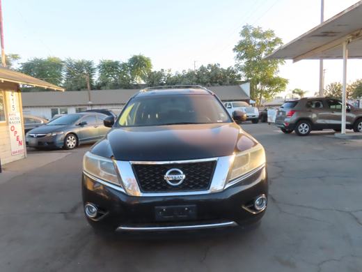 2016 Nissan Pathfinder SV foto 2